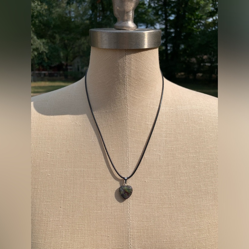 Handmade Genuine Stone Heart Amulet Necklace - Picture 11 of 15